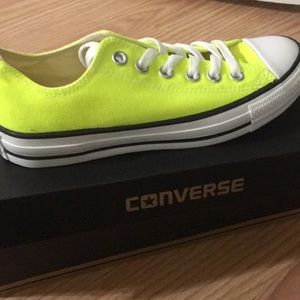 Brand new Converse women’s size 7